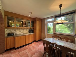 BREAKFAST ROOM- click for photo gallery
